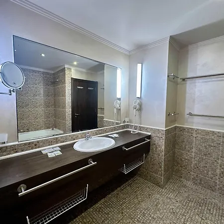 Cozy For 5 People In Royal Herberg *