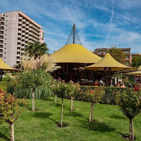 Cozy For 5 People In Royal Sunny Beach
